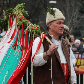 С трибагреника на рамо...