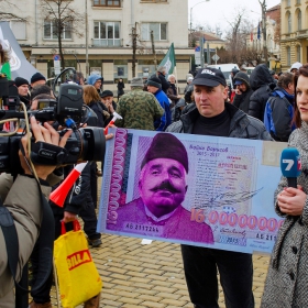 протест срещу новия външен дълг - репортери в действие