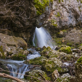 покрай водопада!