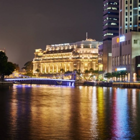 The Fullerton Hotel & Cavanagh Bridge