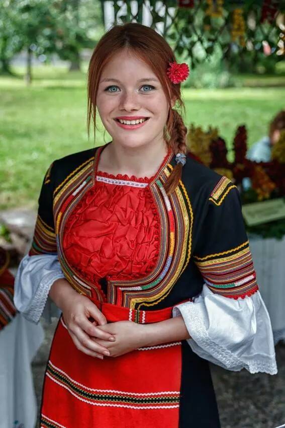 ЧЕСТИТ ПРАЗНИК!
