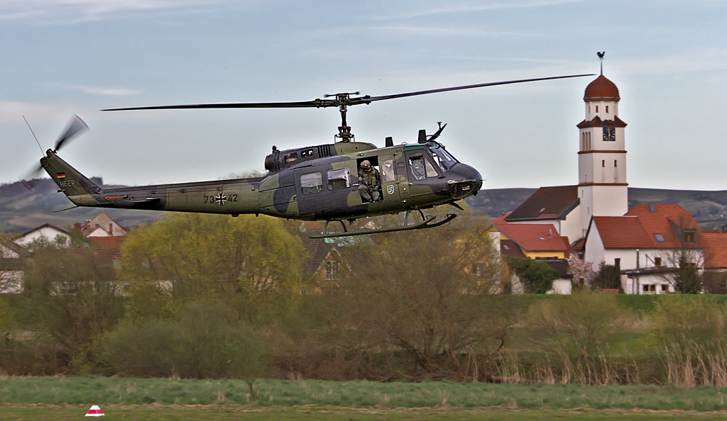 Хеликоптер Bell UH-1D - тренировъчен полет на немските военновъздушни  сили (Luftwaffe)   # 3