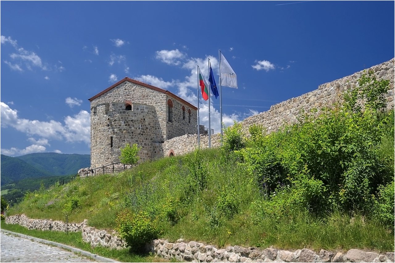 Перистера