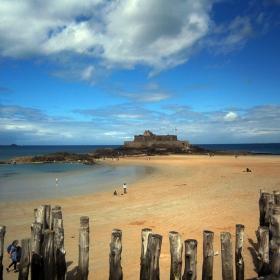 Отлив на плажа на Saint Malo