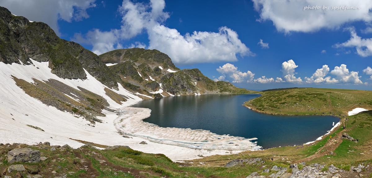 Панорамно снежно, край перлата на езерата...