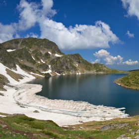 Панорамно снежно, край перлата на езерата...