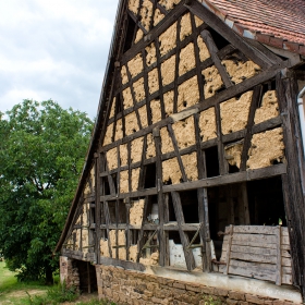 Mattstall, France:  следите на времето