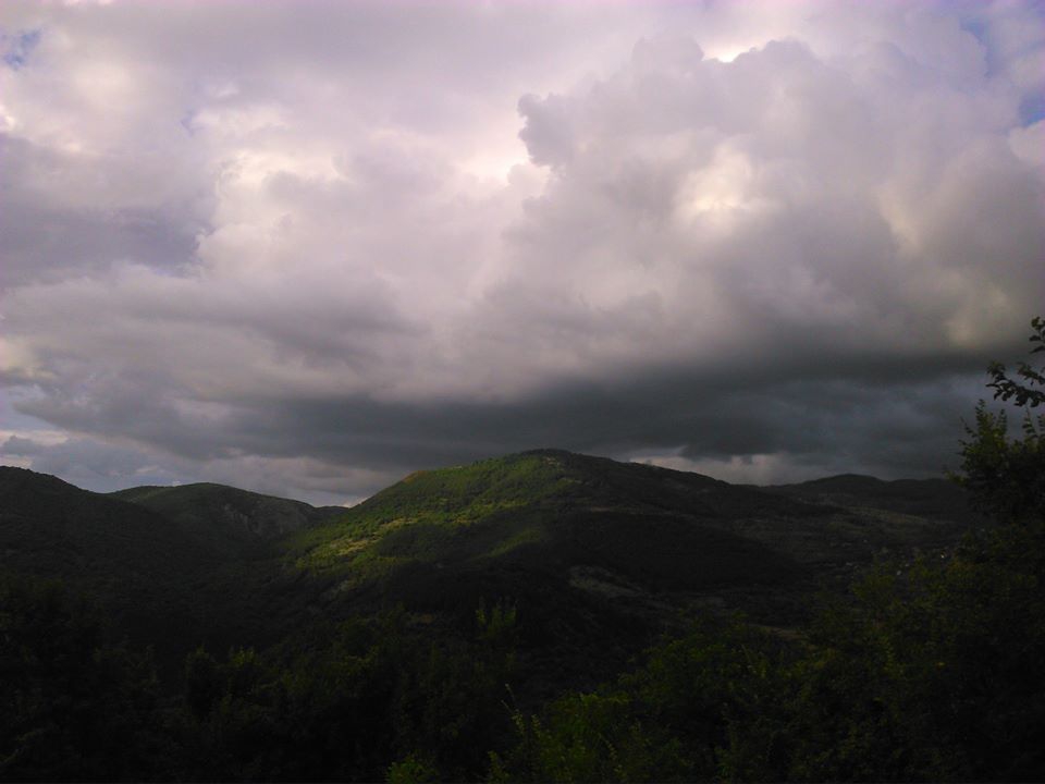 В планината