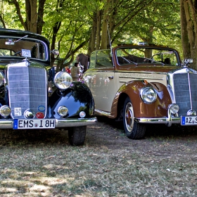 2 снимки на Mercedes 170 Va и  Mercedes  220 Cabriolet A