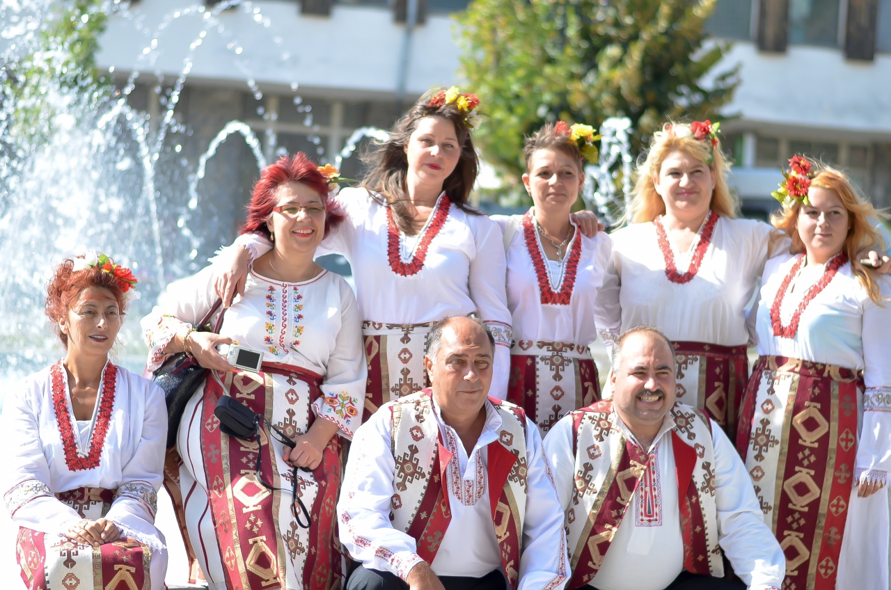 ''Българи ''