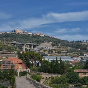 В подножието на Castelaro, Italy