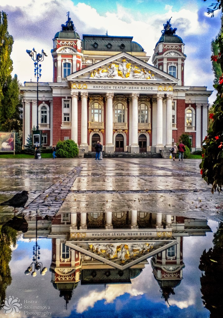 София в огледалото, но в друго огледало и друго лице