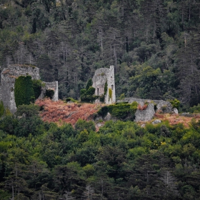 Руините на средновековния замък Vipava, Словения