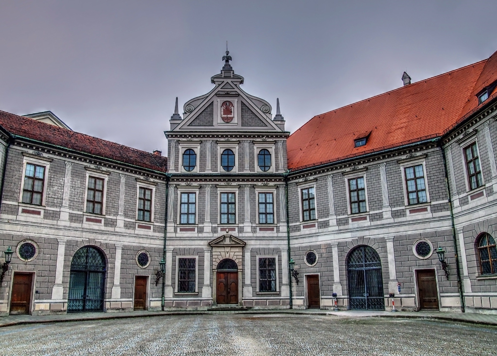 Rezidenz - Outside Courtyard