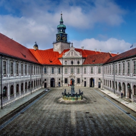 Rezidenz - Outside Courtyard 2