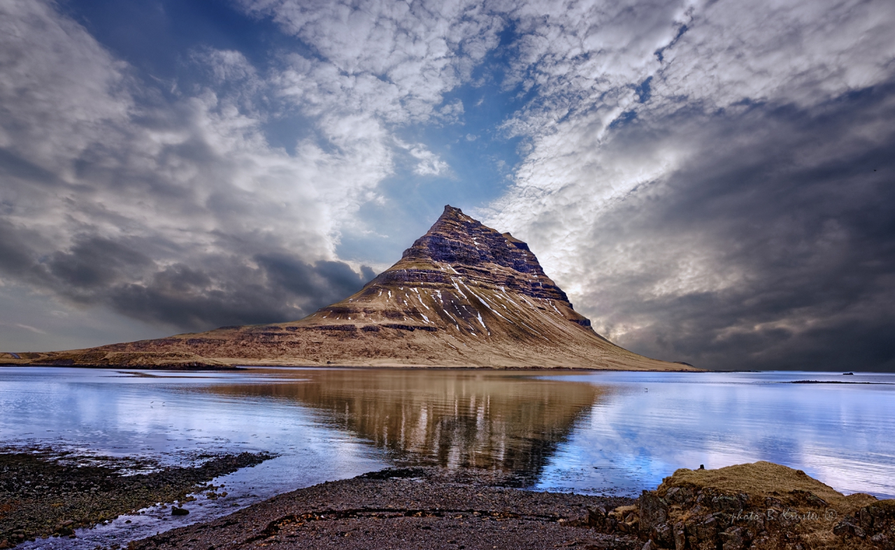 Kirkjufell - планината църква