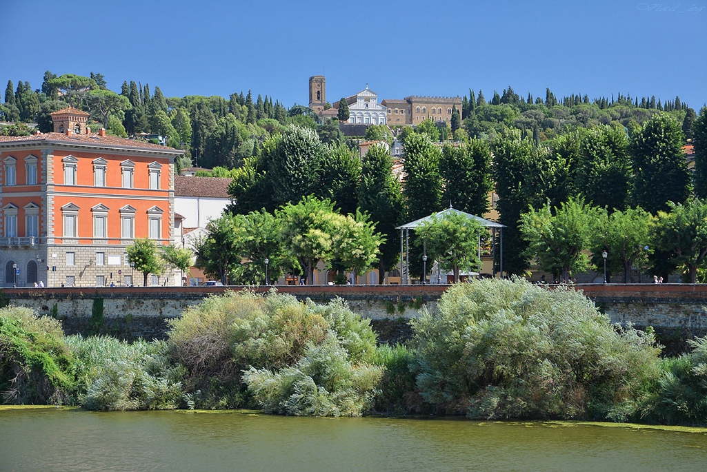 От Арно към Abbazia di San Miniato al Monte, Флоренция