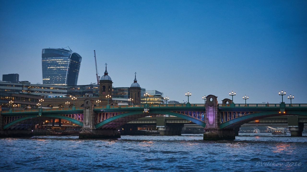 Black Friars Bridge at night