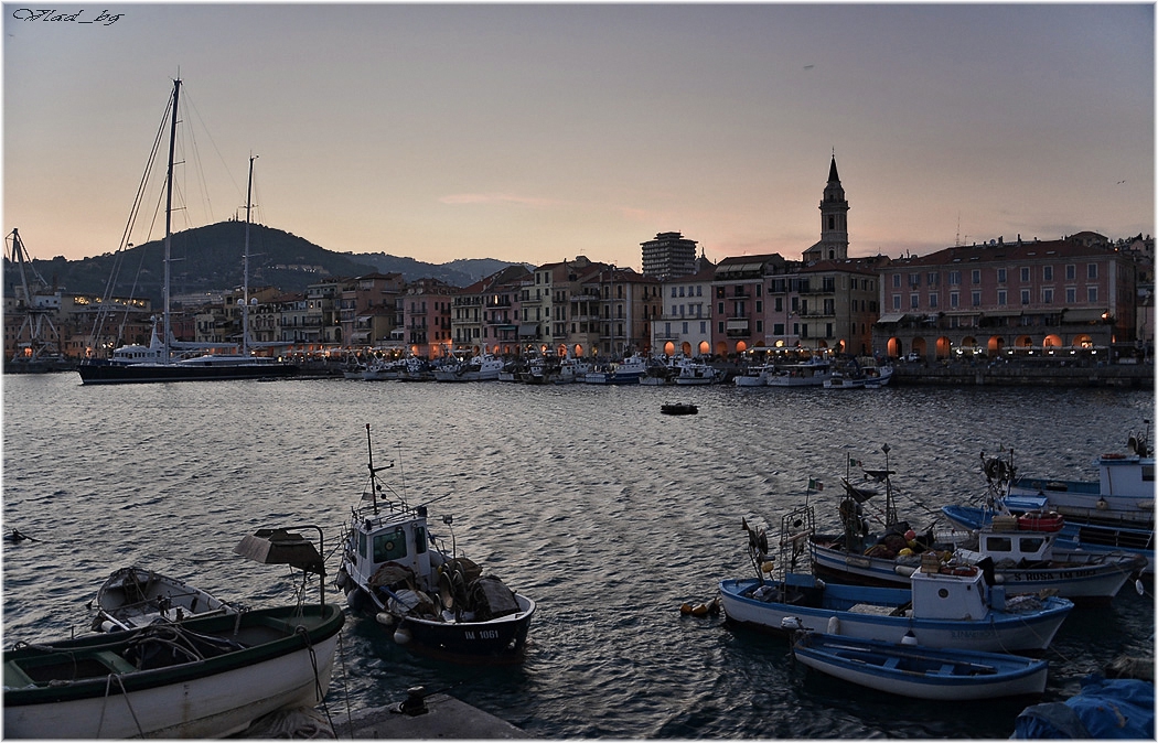 Привечер в Marina di Oneglia, Imperia, Italy