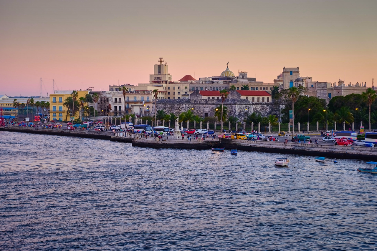 Sunset over Malecon Bulevard