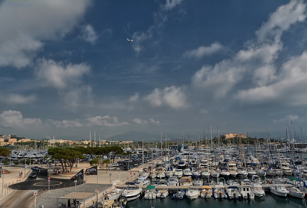 Port Vauban, Antibes - едно от най-големите яхтени пристанища в Европа