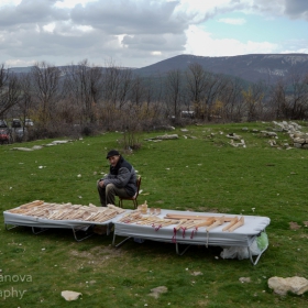 В планината