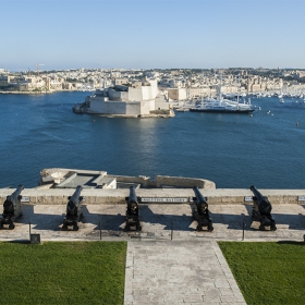 Saluting Battery