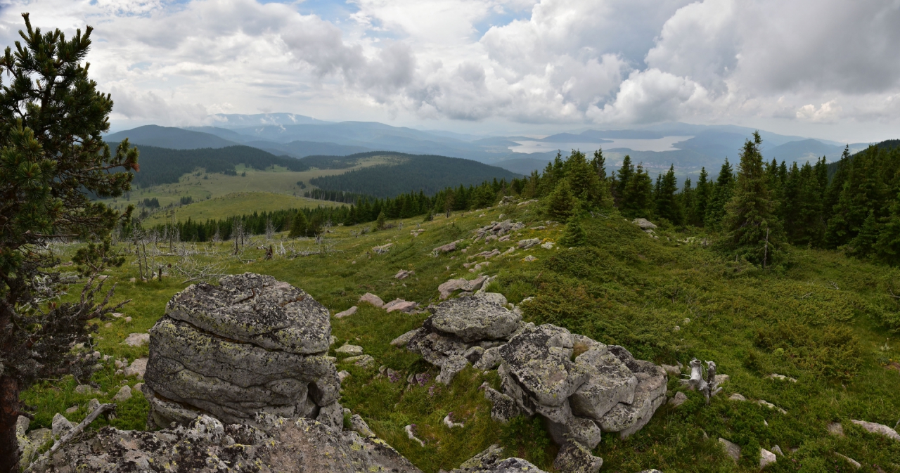 Панорама към яз. Батак