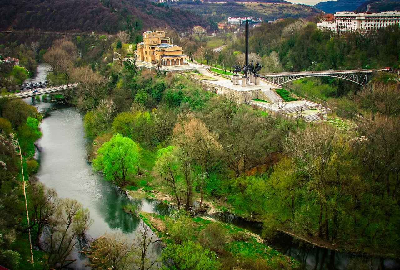 Паметник Асеневци