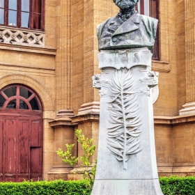 Паметник на Верди