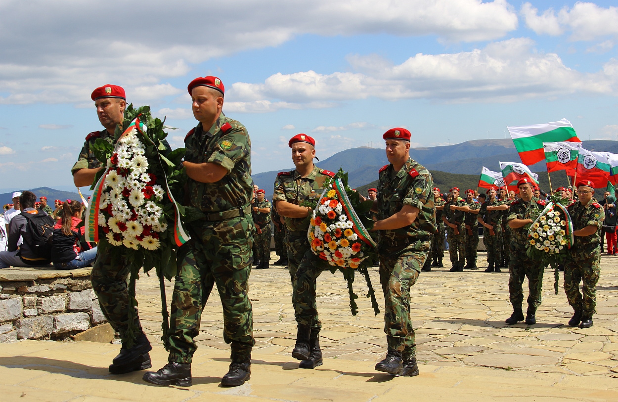 Венци в памет на загиналите в боевете