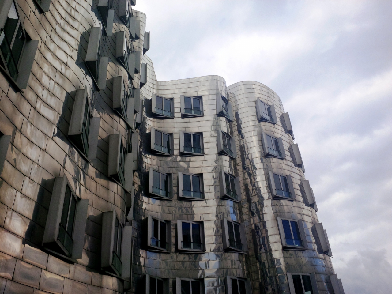 Dusseldorf - Frank O. Gehry Architecture