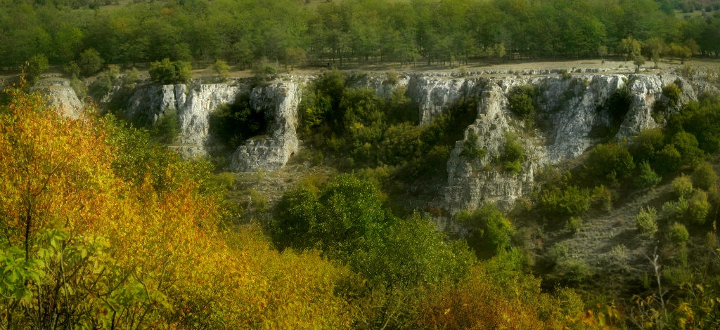 Скалите край Оногур