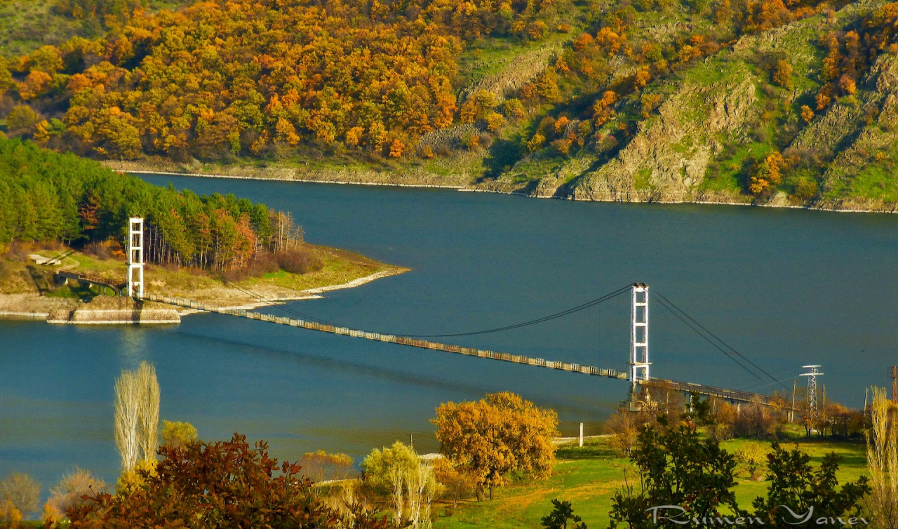 най-дългия въжен мост в България до село Лисиците-язовир Студен кладенец