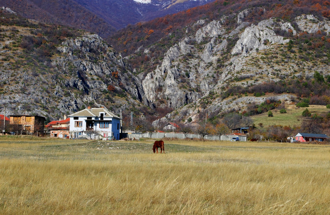 Къщички край скалите