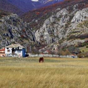 Къщички край скалите