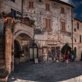 Via San Rufino, Assisi - 2 кликвания, моля