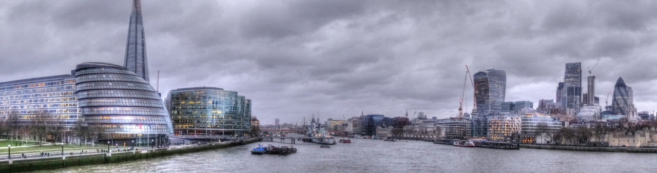 Привечер Панорамно от Tower Bridge