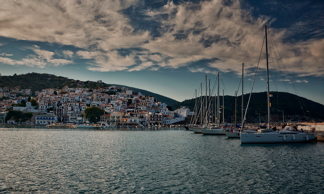 Привечер край Skopelos town