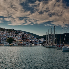 Привечер край Skopelos town