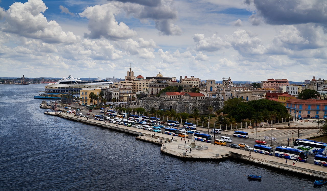 Havana's sea site boulevard