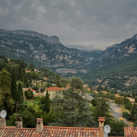 Погледнато от Le Bar-sur-Loup кьм ждрелото на река Loup