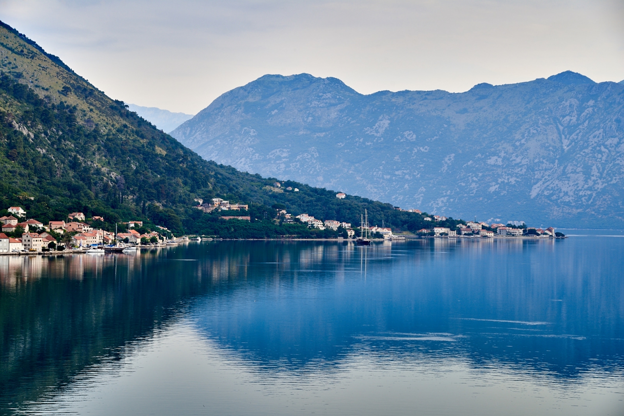 Mirrors Morning blue...