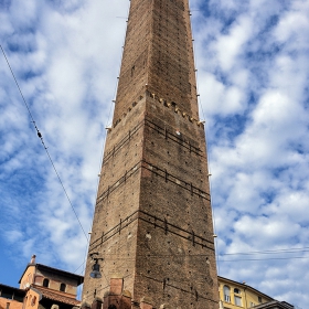 Torre degli Asinelli, 1119 г. - най-високата наклонена кула в Италия *