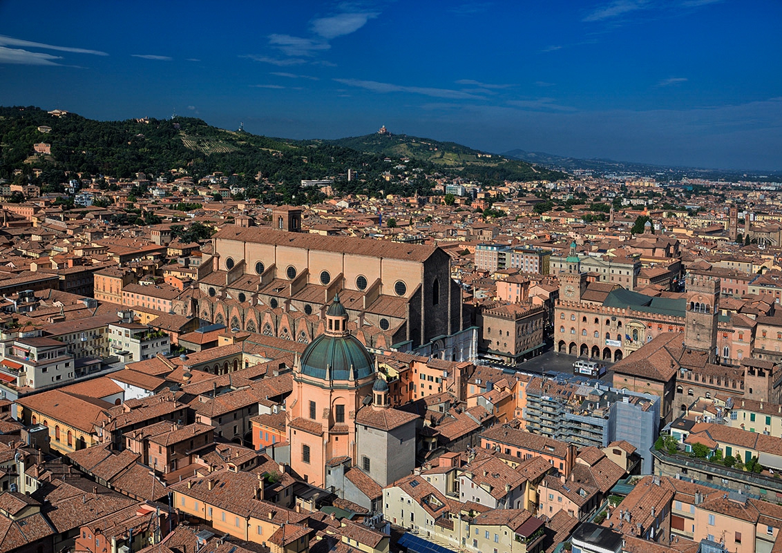 Катедрала Свети Петроний и площад Maggiore