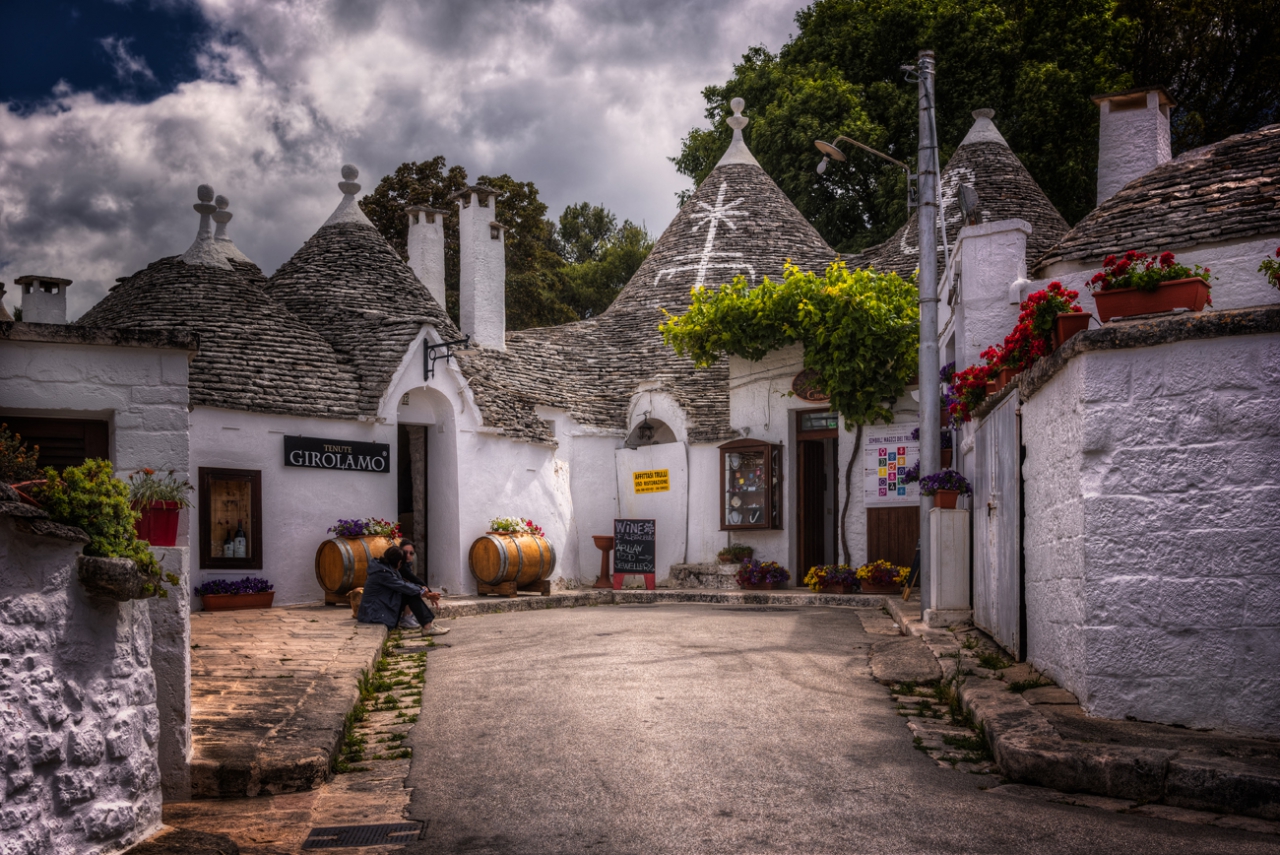 По уличките с приказните трули на Alberobello - две кликвания, моля