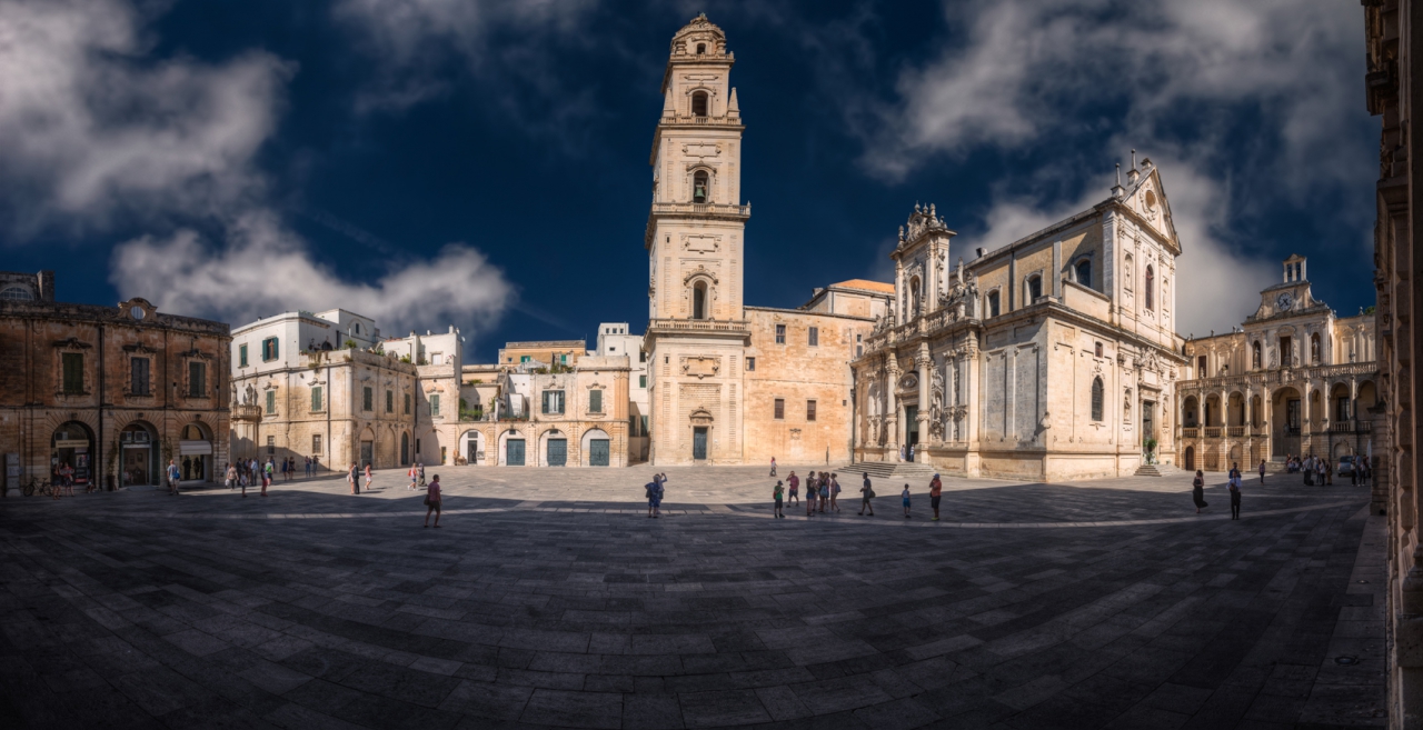 Lecce - Piazza Del Duomo - две кликвания, моля