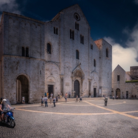Basilica San Nicola - Bari - две кликвания, моля