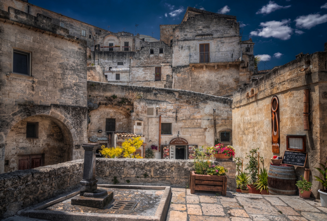 По уличките на Matera - цял екран, моля