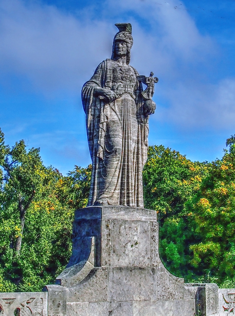 Maximilian Bridge, Pallas Athena Statue